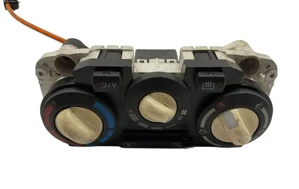 Nissan Micra Climate control unit F667193 060203