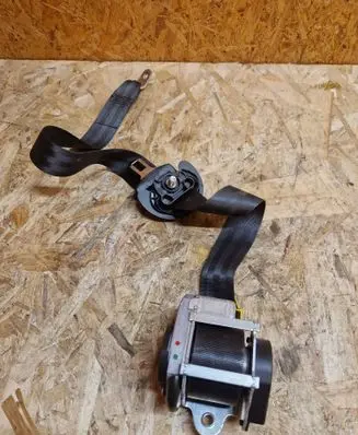 Volkswagen Golf VI Front seatbelt 6184466A A100704