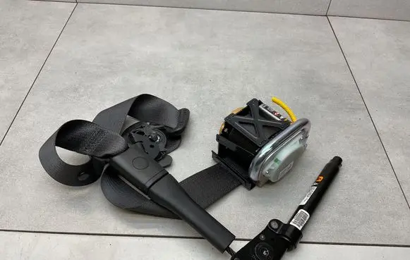 Opel Mokka X Front seatbelt 42563683