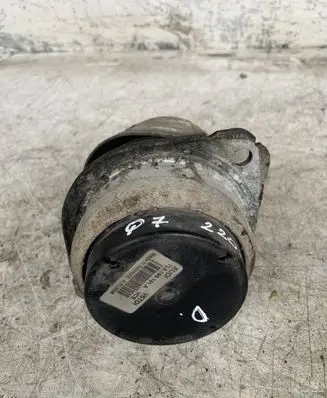 Audi Q7 4L Engine mount bracket