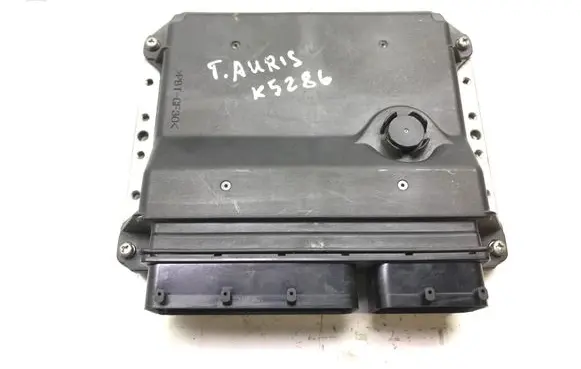 Toyota Auris 150 Engine control unit/module 8966102T40 MB2753004192 K5286