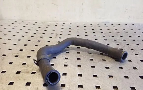 Volkswagen PASSAT B7 Engine coolant pipe/hose
