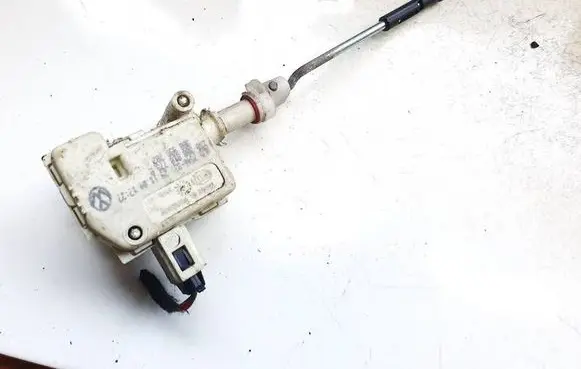 Volkswagen PASSAT B5.5 Central locking motor 3b0959782