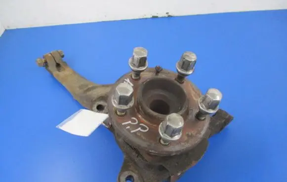 Cadillac CTS Front wheel hub spindle knuckle