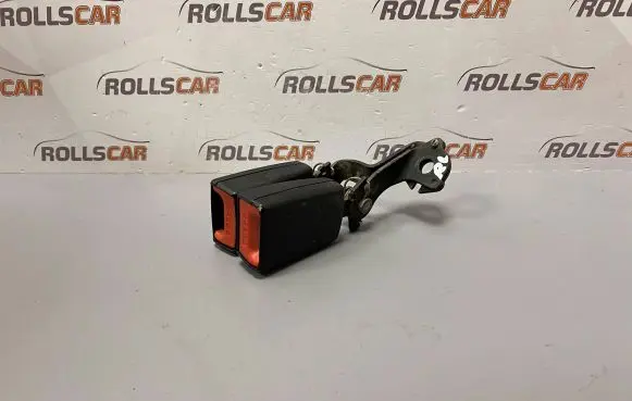 Middle seatbelt buckle (rear)