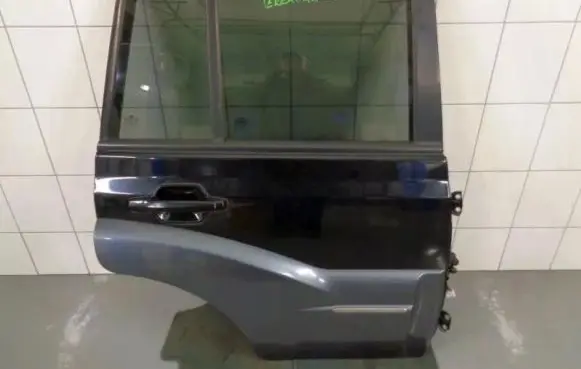 Hyundai Terracan Front door