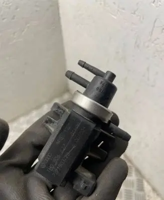 Audi A6 S6 C5 4B Turbo solenoid valve 1h0906627