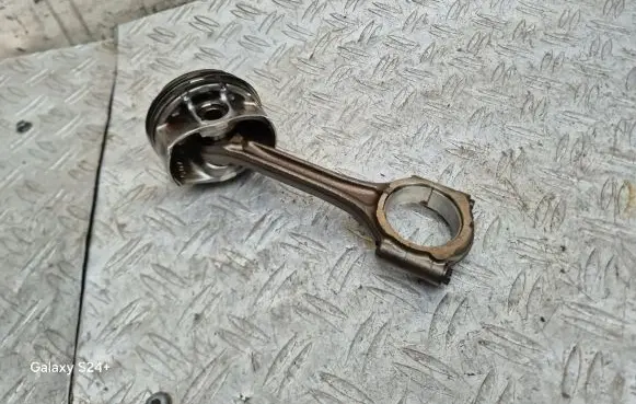 Peugeot 5008 II Piston with connecting rod 9807260380