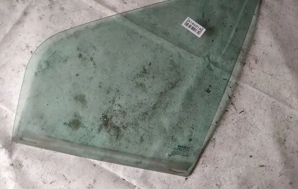 Renault Scenic I Front door vent window glass four-door as2