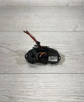 BMW 1 E81 E87 Heater blower motor/fan resistor 982489E 982489E042707 73040157