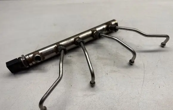 Fuel main line pipe