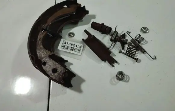 Mitsubishi Endeavor Handbrake/parking brake pads 