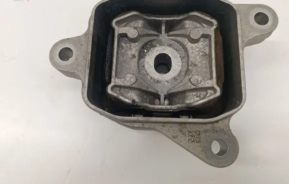BMW X1 U11 Engine mount bracket 9894730