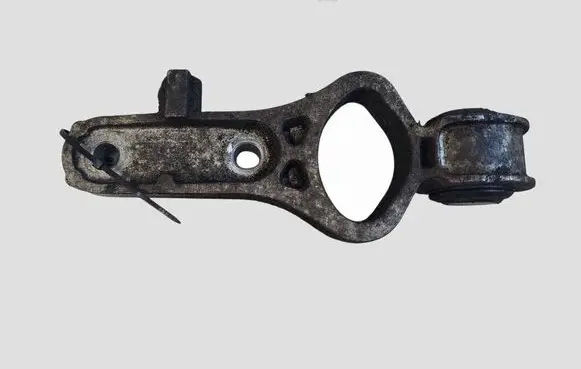 Volvo V70 Engine mount bracket 31330145