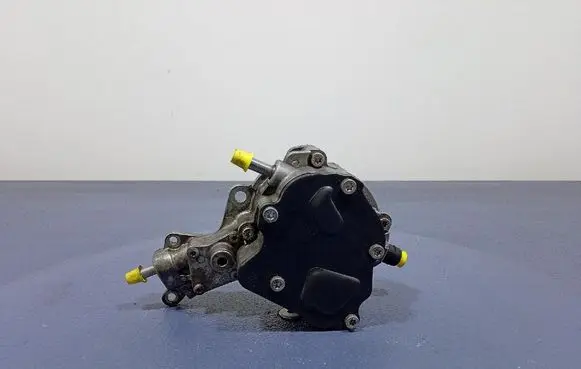 Volkswagen Jetta V Vacuum pump 038145209N