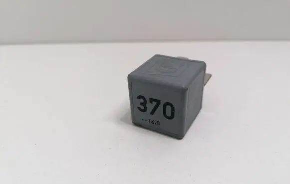 Audi A6 S6 C6 4F Other relay 8D0951253