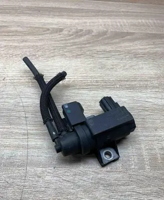 Toyota Avensis T250 Vacuum valve 258190R011 USED