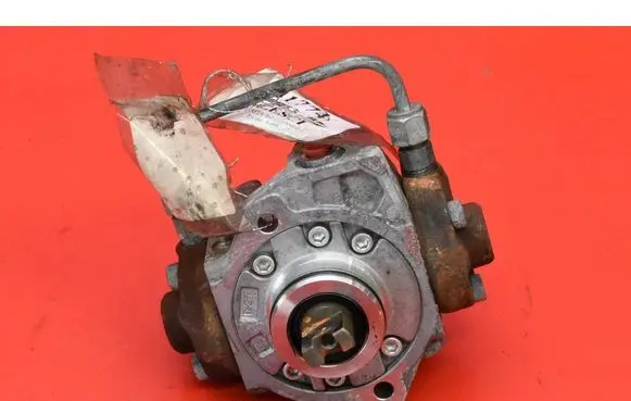 Toyota Auris 150 Fuel injection high pressure pump 221000R020