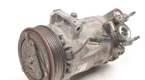 Volvo XC40 Air conditioning (A/C) compressor (pump) 32260849