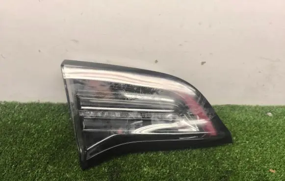 Tesla Model 3 Tailgate rear/tail lights 1077401 1077403