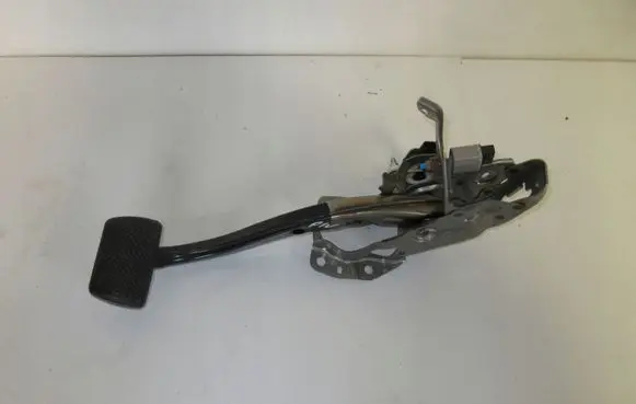 Toyota Prius (XW50) Brake pedal