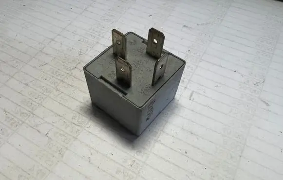 Volkswagen PASSAT B6 Other relay 141951253B