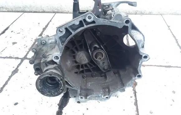 Volkswagen Fox Manual 5 speed gearbox HUY