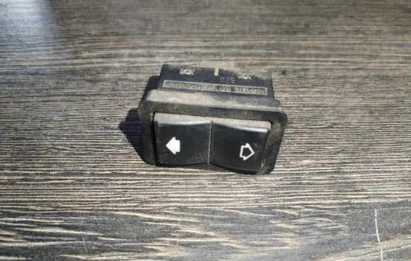 BMW 5 E39 Electric window control switch 8368974