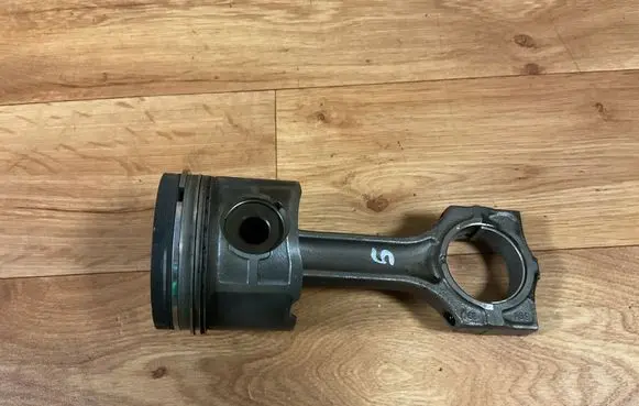 BMW 5 E39 Piston with connecting rod 