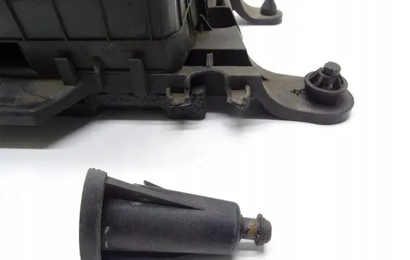 Audi Q3 8U Battery box tray 1K0915325B