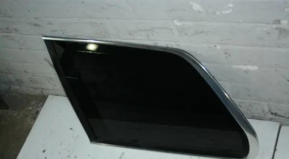 Volvo XC90 Rear side window 8620623