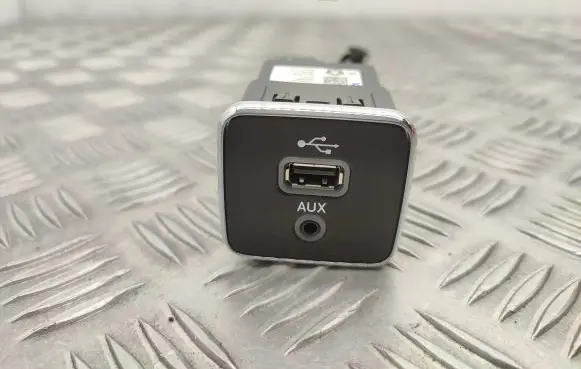Jeep Compass USB socket connector 33373031