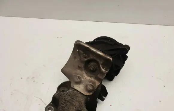 BMW 1 F20 F21 Engine mounting bracket 6788607