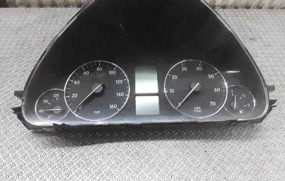 Mercedes-Benz C W203 Speedometer (instrument cluster) A2035404747