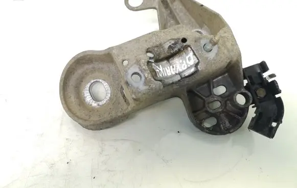 Volkswagen PASSAT B5 Engine mounting bracket BB0199352A