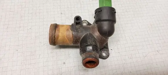 Volkswagen PASSAT B5.5 Engine coolant pipe/hose 06B121133D