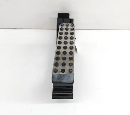 Mercedes-Benz SLK R171 Accelerator throttle pedal A1703000404 A2033010001
