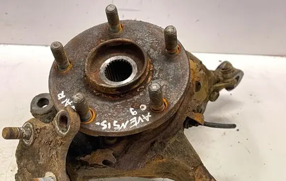 Toyota Avensis T250 Front wheel hub