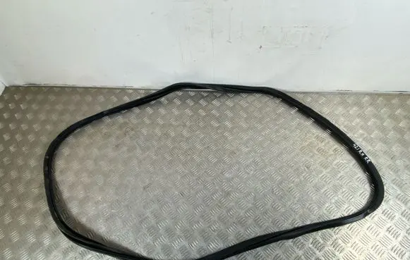 Mitsubishi Outlander IV Rear door rubber seal (on body)