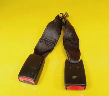 Mazda 626 Rear seatbelt buckle G2285