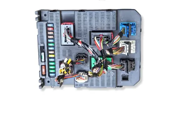Peugeot 207 Fuse module 9663798480