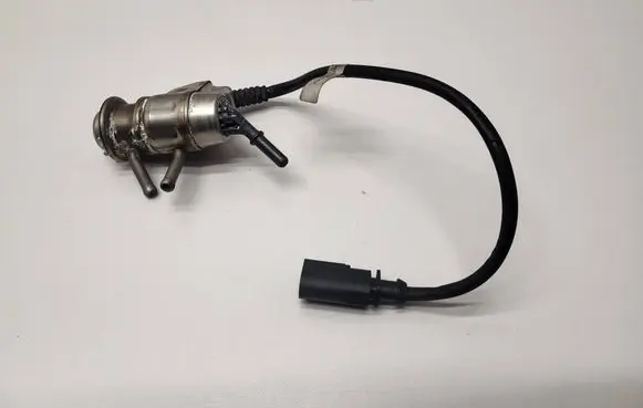 Audi A7 S7 4G AdBlue injector 0444025018 4G0131113C