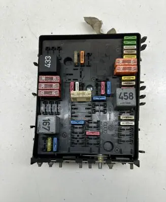 Volkswagen Golf V Fuse module 1K0937124H