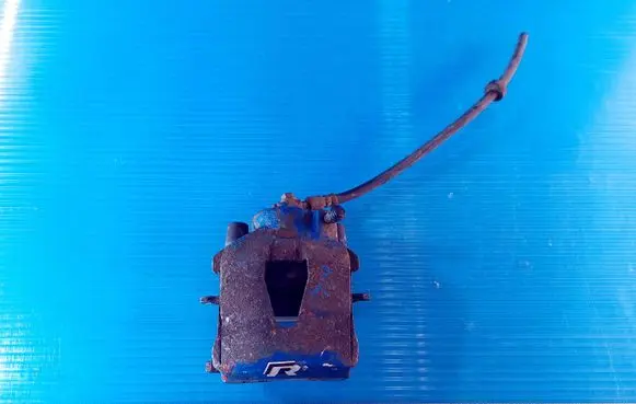 Volkswagen Golf IV Front brake caliper