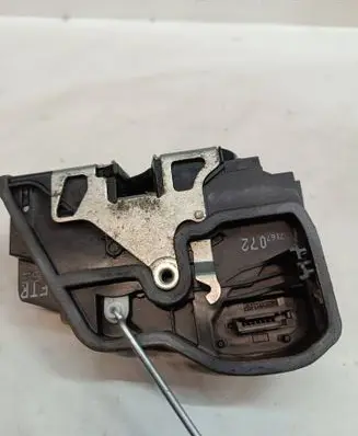 BMW 5 E60 E61 Front door lock 7167072