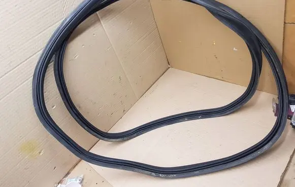 Volkswagen Golf VII Loading door rubber seal (on body) 5G9827705