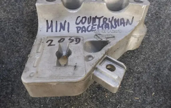 Mini Paceman (R61) Engine mounting bracket 6322541