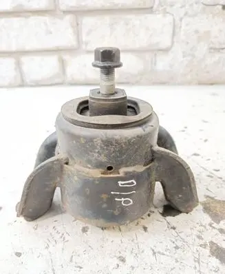 KIA Rio Engine mount bracket