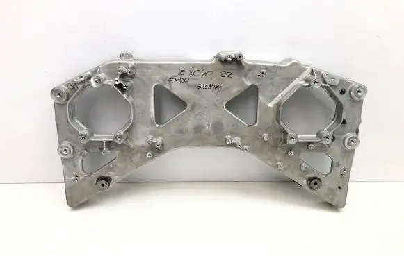 Volvo XC40 Engine mounting bracket 32388370