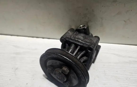 BMW 5 E34 Power steering pump 7681955168 2619786 1133386